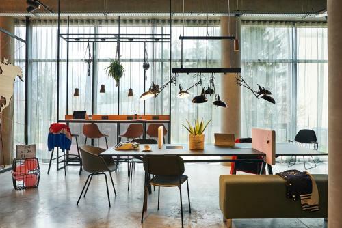 Hotel Moxy Paris Charles de Gaulle Airport