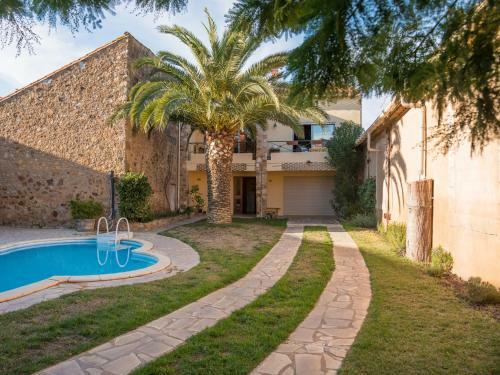 Spacious Villa In Languedoc-roussillon With Private Swimming Pool
