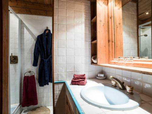 Saint-bon-tarentaise Chalet Sleeps 12 With Wifi