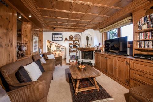 Saint-bon-tarentaise Chalet Sleeps 12 With Wifi