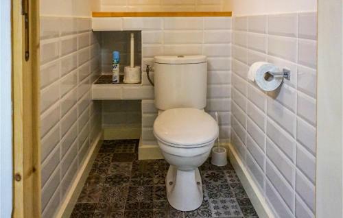 Stunning Home In Saint Chinian W/ 2 Bedrooms