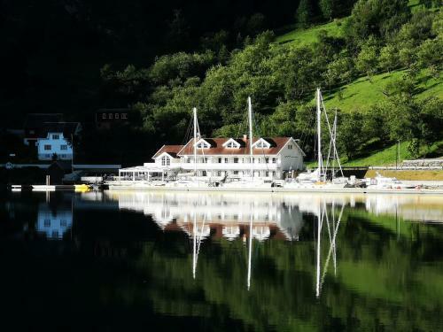 Hotel Fl�m Marina & Apartments