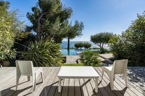 Villa Propri�t� En Bord de Mer Avec Piscine Exceptionnelle