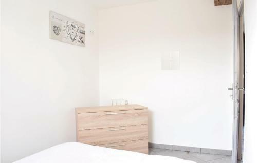 One-bedroom Apartment In Sainteny