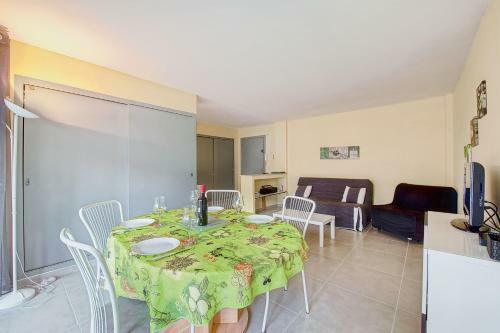 Charming Apartment Close To The Sea