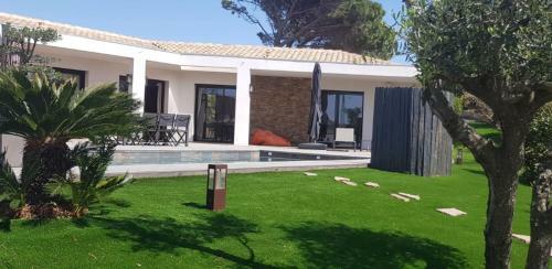 House With Swimming Pool 2km From The Beach
