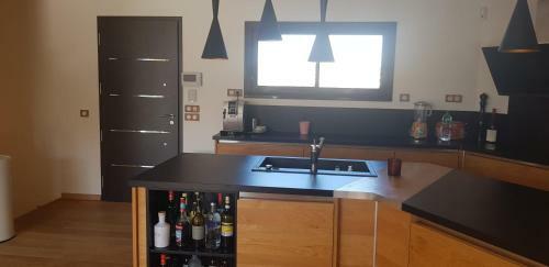House With Swimming Pool 2km From The Beach