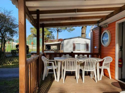 Endearing Mobile Home In Saint-jean-de-mont With Jacuzzi