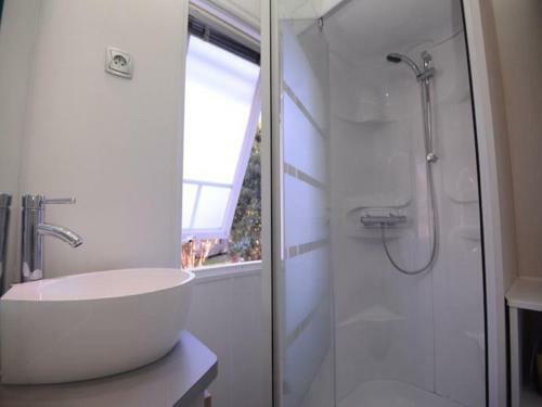Endearing Mobile Home In Saint-jean-de-mont With Jacuzzi
