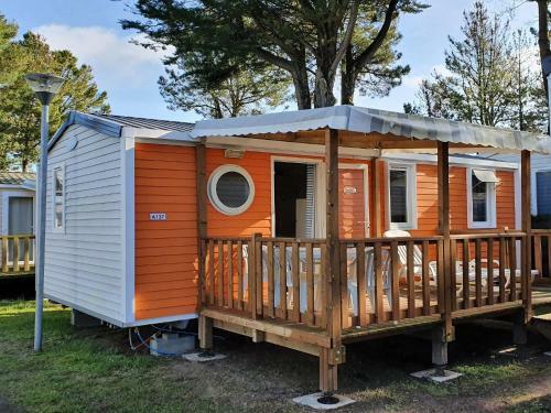 Endearing Mobile Home In Saint-jean-de-mont With Jacuzzi