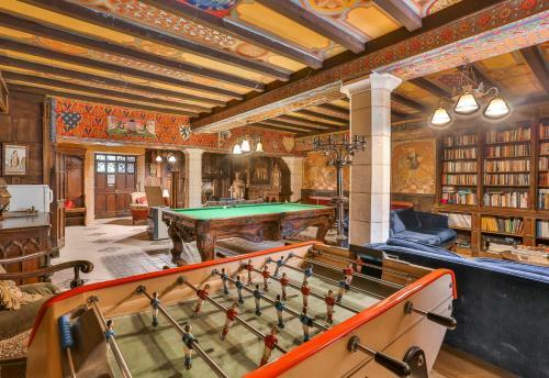 Maine D'euche Chateau Sleeps 30 Pool Wifi