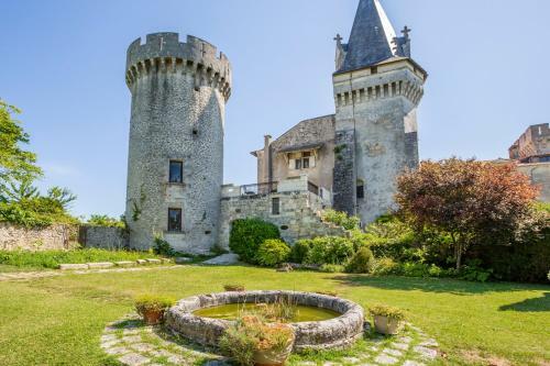 Maine D'euche Chateau Sleeps 30 Pool Wifi