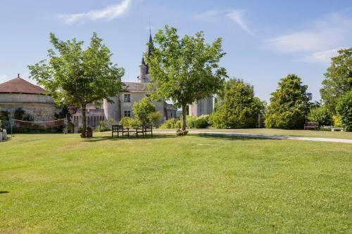 Maine D'euche Chateau Sleeps 30 Pool Wifi