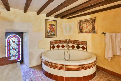 Maine D'euche Chateau Sleeps 30 Pool Wifi
