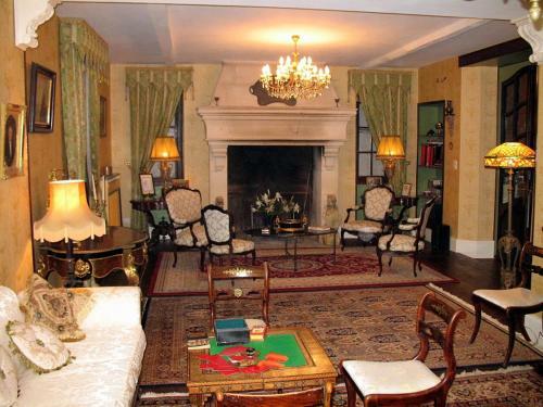Saint-martin-de-riberac Chateau Sleeps 16 Pool Wifi