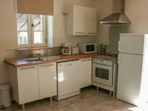 Peaceful Holiday Home Saint-martin-le-redon With Pool