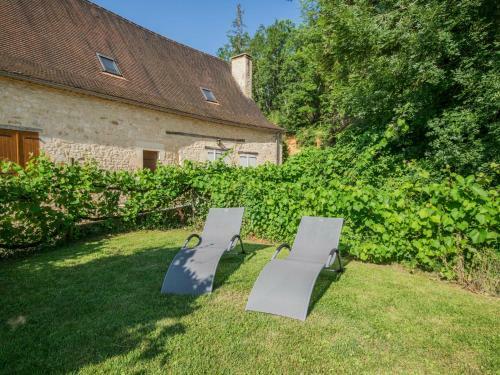 Peaceful Holiday Home Saint-martin-le-redon With Pool