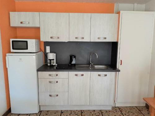 Classy Holiday Home In Saint-savinien With Sauna, Jacuzzi