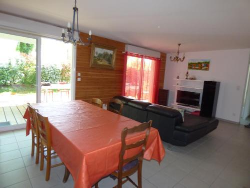 Maison Sanguinet, 5 Pi�ces, 8 Personnes - Fr-1-319-431