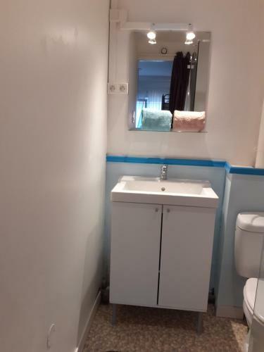 Apartamento To� Location Studio L�o Wifi Fibre Proche Centre