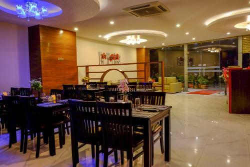 Hotel Regal Airport