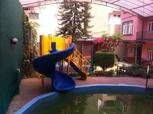 Hostal Acme Guest House