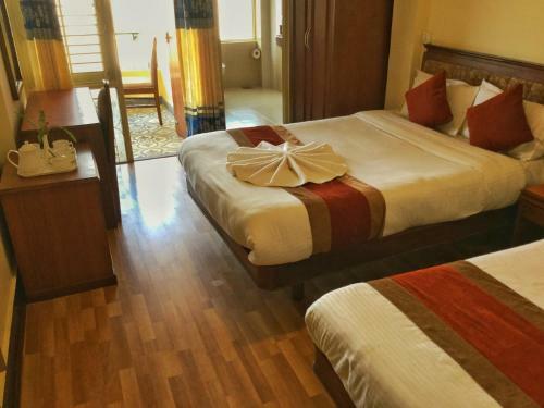 Hotel Trekkers Home