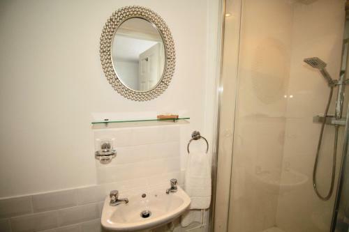 Hotel Chequers Inn