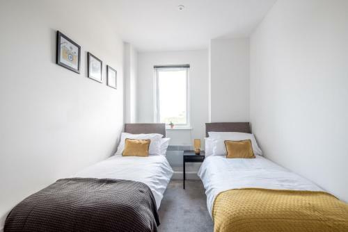 Large Contractor Apartment - Bedford Town Centre By Comfy Workers
