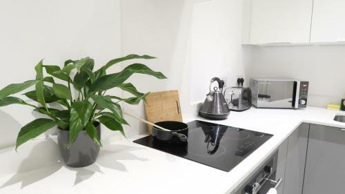 Large Contractor Apartment - Bedford Town Centre By Comfy Workers