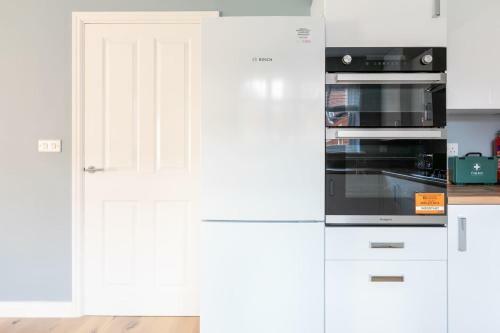 Beautiful 4-bed Detached House In Bicester