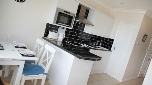 9_304 Redcliffe Apartments, Caswell Bay