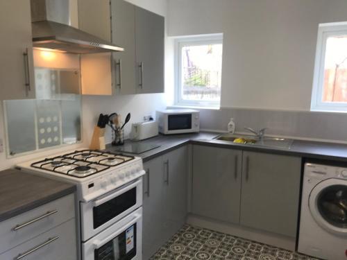4-bed House 10min Walk To Town Centre In Blackpool