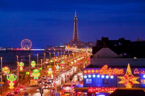4-bed House 10min Walk To Town Centre In Blackpool