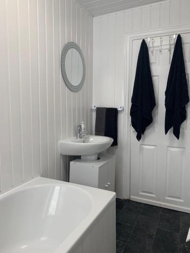 4-bed House 10min Walk To Town Centre In Blackpool