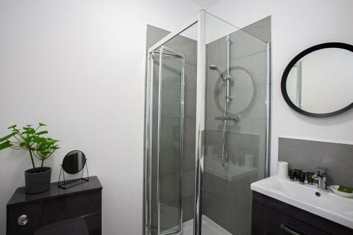 Modern 1 Bedroom Apartment In Bolton