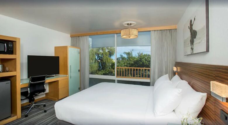 Hotel Naniloa Volcanoes Resort