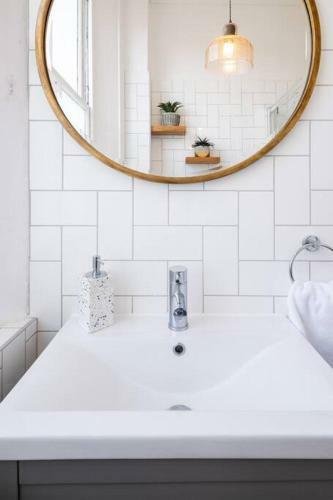 Peaceful & Pretty Apartment Near The Beach