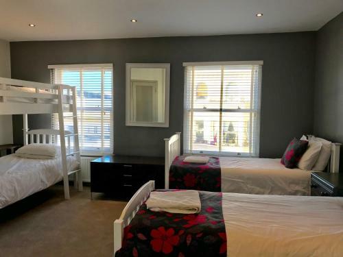 Sillwood Road Group House Sleeps 12
