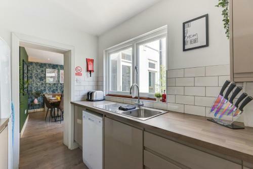 2 Bedroom Cosy Apartment, Powis Square - Brighton
