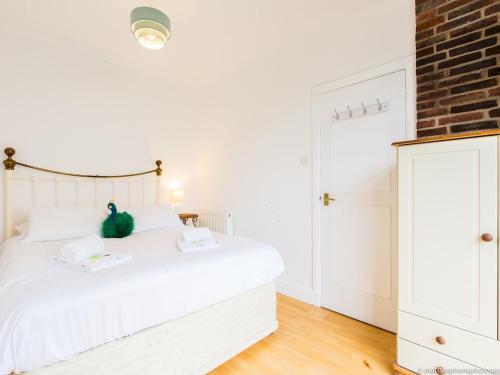 Spacious 5bdr House W/garden In Fabulous Location