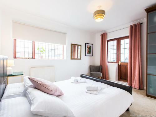 Spacious 5bdr House W/garden In Fabulous Location