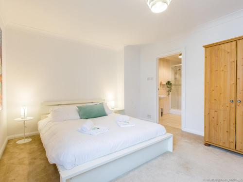 Spacious 5bdr House W/garden In Fabulous Location