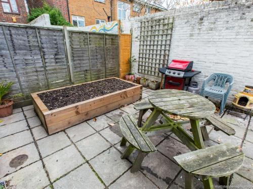 Spacious 5bdr House W/garden In Fabulous Location
