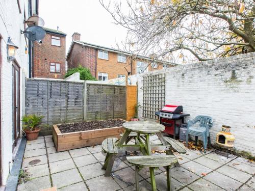 Spacious 5bdr House W/garden In Fabulous Location