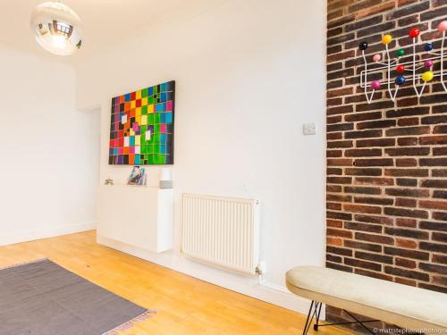 Spacious 5bdr House W/garden In Fabulous Location