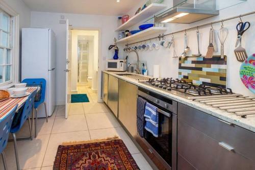 Quirky, Cute, Bright & Bold Apartment With Terrace
