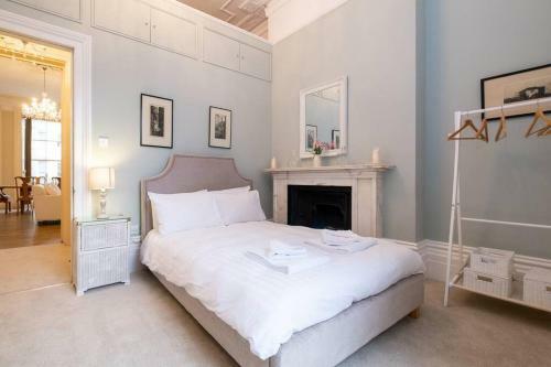 Contemporary Regency Balcony Apartment By The Sea!