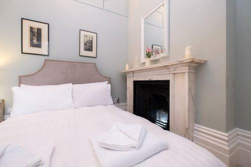 Contemporary Regency Balcony Apartment By The Sea!