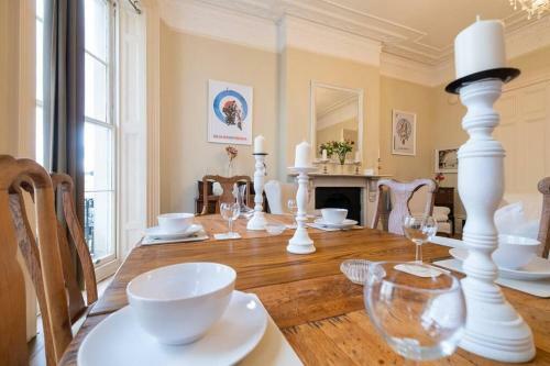 Contemporary Regency Balcony Apartment By The Sea!